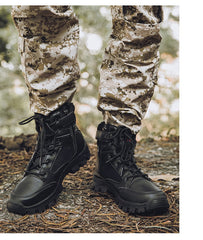 Botas militares de los hombres del ejército