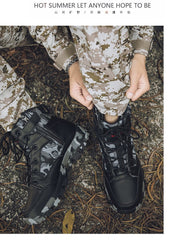 Botas militares de los hombres del ejército